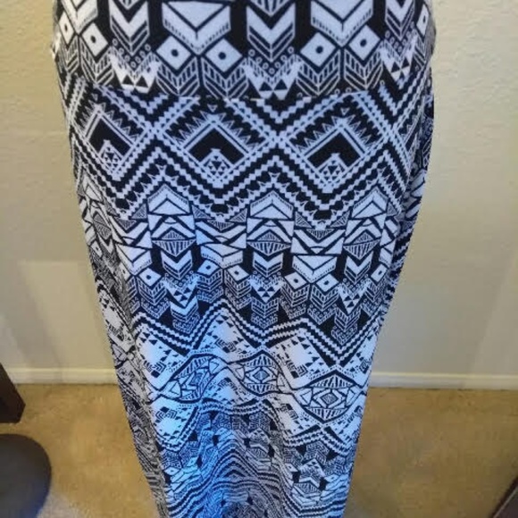 Black and White Aztec print Maxi - Picture 2 of 2